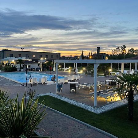 Hotel Bussana Порто-Толле Экстерьер фото