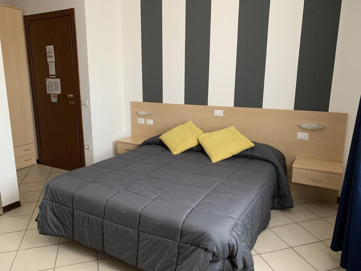 Hotel Bussana Порто-Толле Экстерьер фото