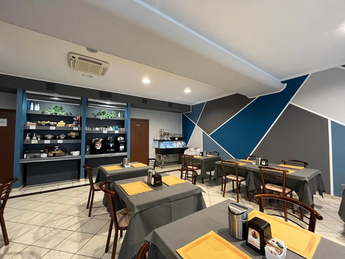 Hotel Bussana Порто-Толле Экстерьер фото
