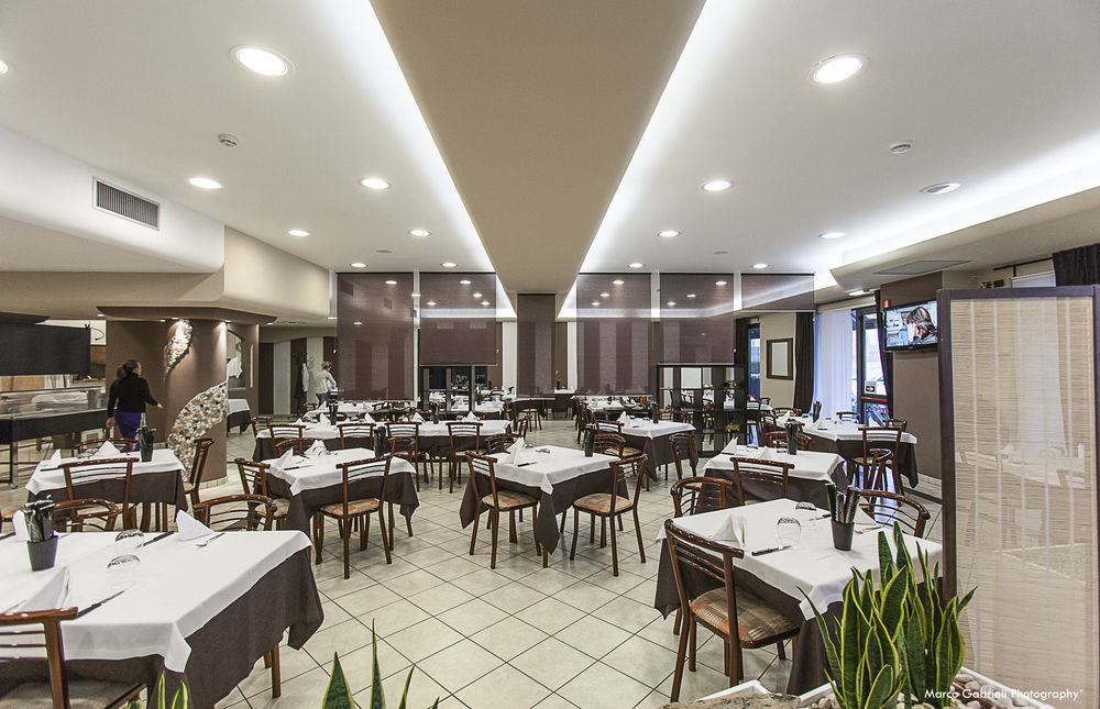 Hotel Bussana Порто-Толле Экстерьер фото